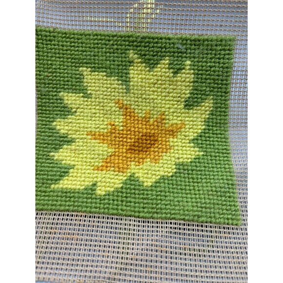 Handmade Sunflower Wall Art  Complete Needlepoint 4.75 x 4.5 Decor‎ - Picture 2 of 3